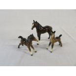 Small Beswick horse H 11 cm and 2 foals