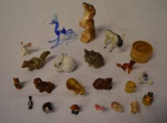 Various small animal figures including Wade whimsy's (af)