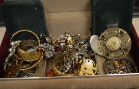 Approx 1g of 9ct scrap gold and a selection of costume jewellery