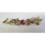 9ct gold brooch with garnet and seed pearls (some seed pearls missing) total weight 3 g