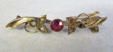 9ct gold brooch with garnet and seed pearls (some seed pearls missing) total weight 3 g