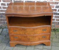 Reproduction Georgian serpentine fronted chest of drawers