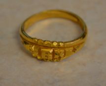 Tested as between 18ct and 22ct gold Oriental gold monogram ring (initial R), approx weight 5.
