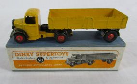 Dinky Supertoys Bedford articulated lorry no 521 with blue box by Mecanno Ltd