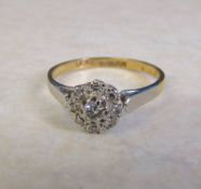 18ct gold diamond cluster ring total carat weight 0.12ct (centre stone 0.