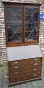 Georgian mahogany bureau with bookcase in the Chippendale style over (back foot requires repairs)