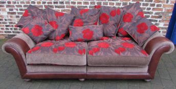 Large 3 seater settee with scatter back cushions L 228 cm