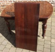 Late 19th/early 20th century wind out dining table with 2 leaves (no winding handle) Extending to
