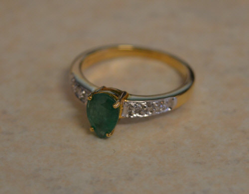 18ct gold diamond and pear cut emerald ring, emerald approx 0.65ct, total weight 2. - Image 2 of 2