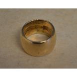 9ct gold heavy gents ring , total approx weight 20.