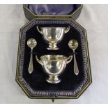 Cased set of silver salts with spoons London 1915 weight 2.