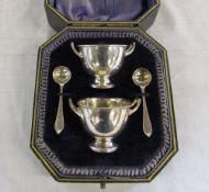 Cased set of silver salts with spoons London 1915 weight 2.