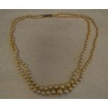 Pearl necklace with a 9ct gold clasp