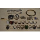 Quantity of silver dress rings, chains,