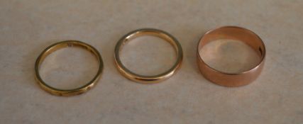 3 9ct gold rings,