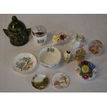 Various ceramics including posies,