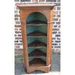 Georgian style open corner unit with 4 serpentine fronted shelves