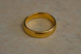 22ct gold wedding band, approx weight 4.