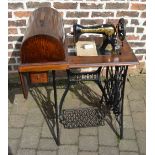 Singer treadle table