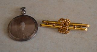 9ct gold bar brooch and a silver keepsake locket, Birmingham 1915, total combined weight approx 6.