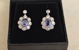 18ct gold sapphire (approx 2ct) and diamond (approx 1.
