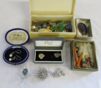 Small selection of costume jewellery