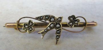 9ct gold brooch with seed pearls weight 2.