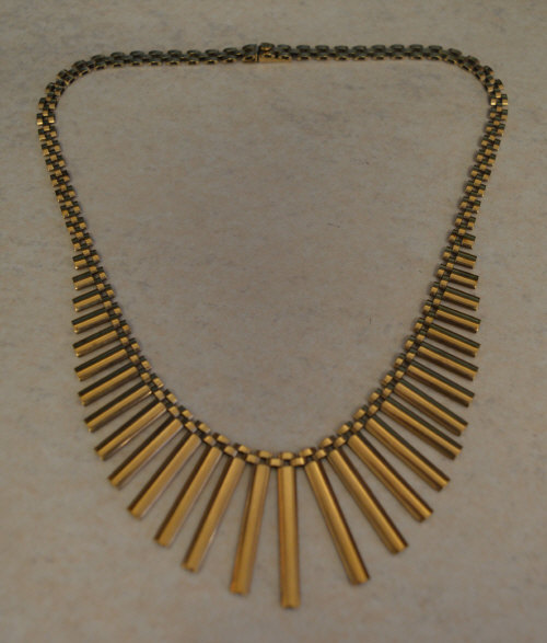 9ct gold Cleopatra style fringe necklace,