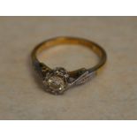 18ct gold diamond ring with shoulders, approx 0.3ct of diamonds, approx weight 3.