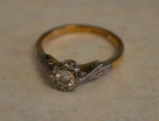 18ct gold diamond ring with shoulders, approx 0.3ct of diamonds, approx weight 3.