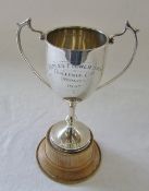 Small silver cup 'Ropley Flower Show Challenge cup replica 1947' London 1945 H 16 cm