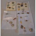 Quantity of costume brooches and hat pins