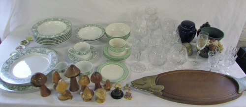 2 boxes of assorted ceramics,