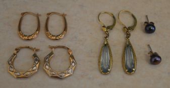 2 pairs of 9ct gold earrings,