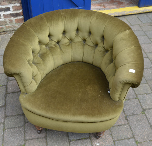 Button back upholstered tub chair