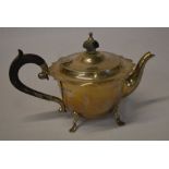 Silver teapot, Chester 1911, total weight approx 11.