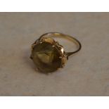 9ct gold ring with semi precious stone, possibly smokey quartz - total weight 4.