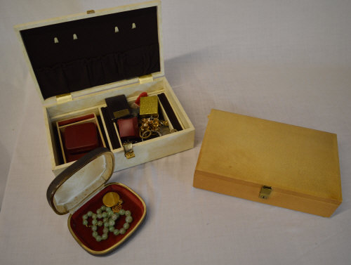 Various costume jewellery and jewellery boxes