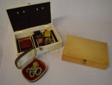 Various costume jewellery and jewellery boxes