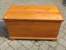 Pine blanket box