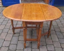 Oak gateleg table