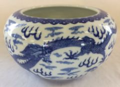 Late 19th century Chinese porcelain bowl with hand painted blue & white decoration depicting 2 five