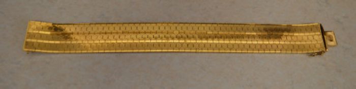 18ct gold flexible link heavy bracelet, approx weight 51.