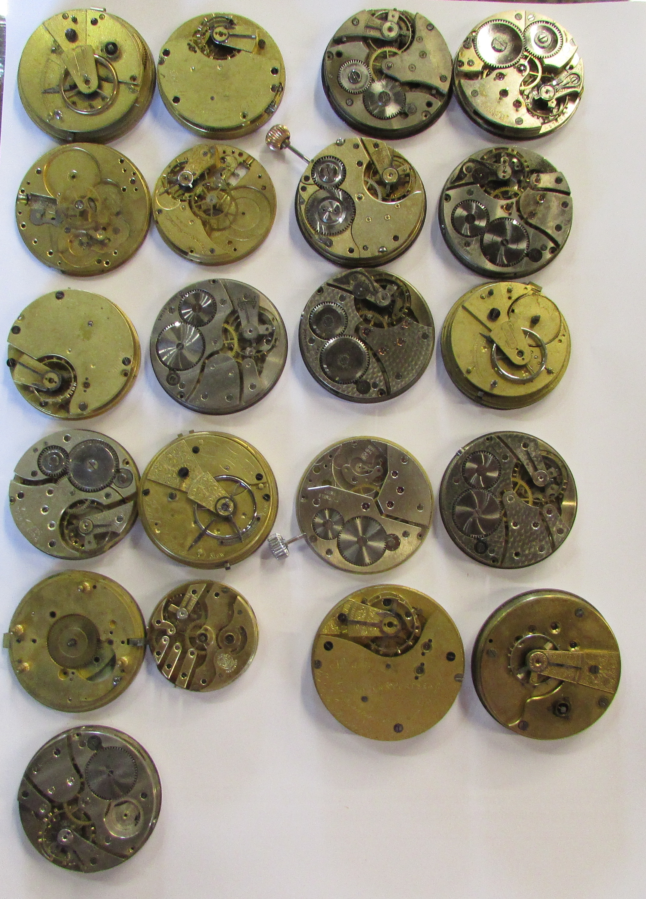 45 pocket watch movements and dials for spares or repairs, including makers Montine of Switzerland, - Image 3 of 3