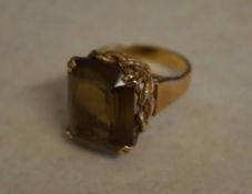 9ct gold citrine ring, approx weight 9.