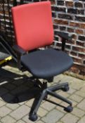 Modern office swivel chair