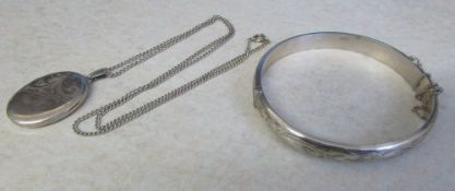 Silver pendant and chain & bracelet total weight 0.