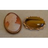 9ct gold cameo brooch (no pin) and a 9ct rose gold tigers eye brooch