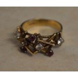 9ct gold 'Sticks & Stones' setting ring with garnet and cubic zirconia/paste stones (one stone