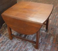 Drop leaf table